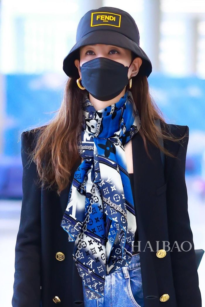 Louis Vuitton Scarf LVS00035